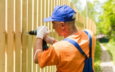 When Should You Hire Someone to Install Your Fence?