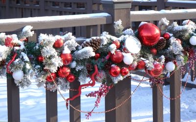 Compliment Your Fence With Holiday Décor