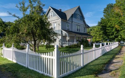 Picket Fence vs. Vinyl Fence